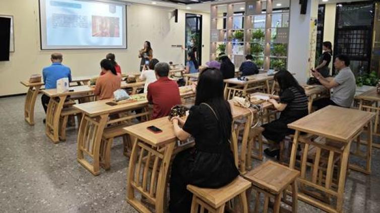 拓展办学新路径 老年教育惠共享——国家老年大学广西分部（广西老年开放大学）开设校外教学点并开展公益体验课活动